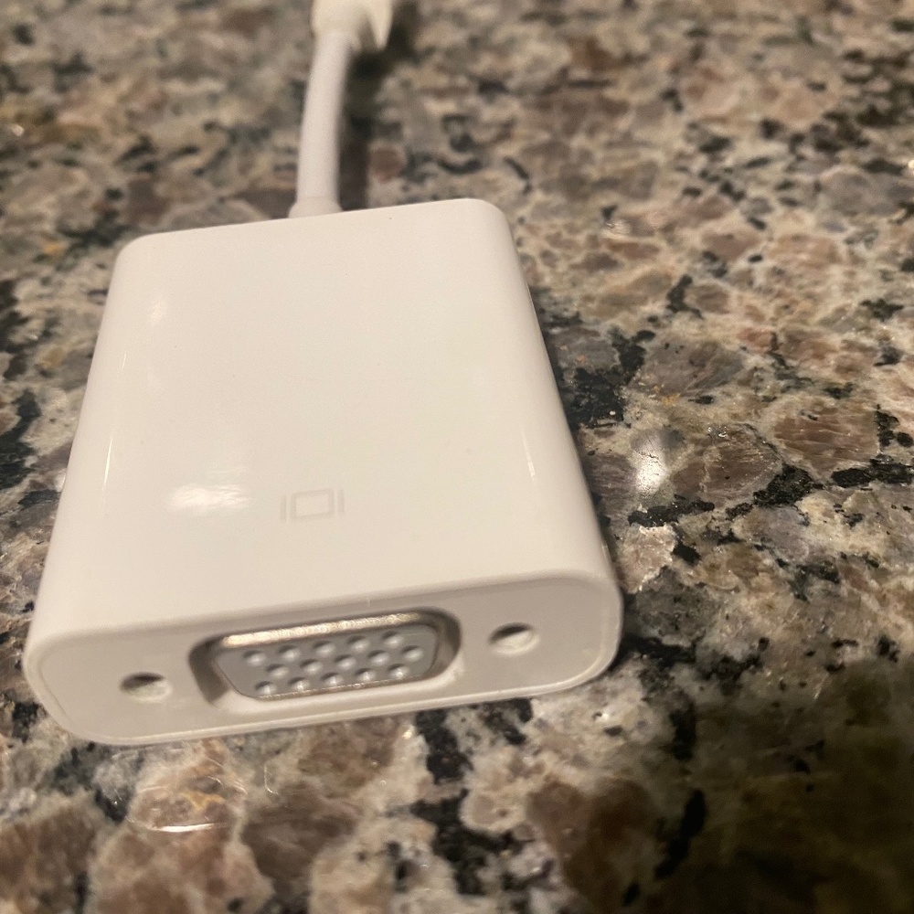 Apple  lightning HDMI adapter
